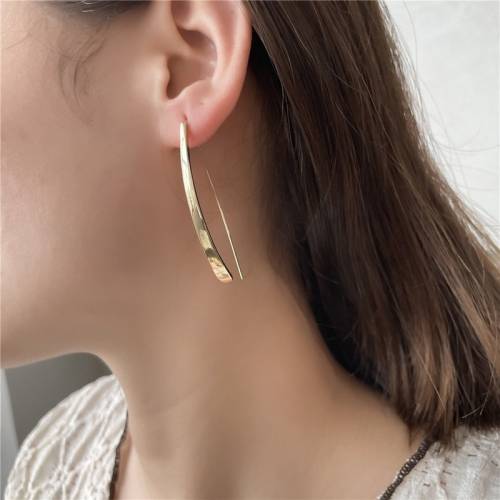 Simple and fashionable piece geometric EAR HOOK EARRING European and American Earrings ear clip
