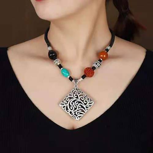 Fashion Bohemian Turquoise Pendant Necklace for Women Charming Beads Jewelry Clavicle Chain Wax Rope Braided Pendant Jewelry