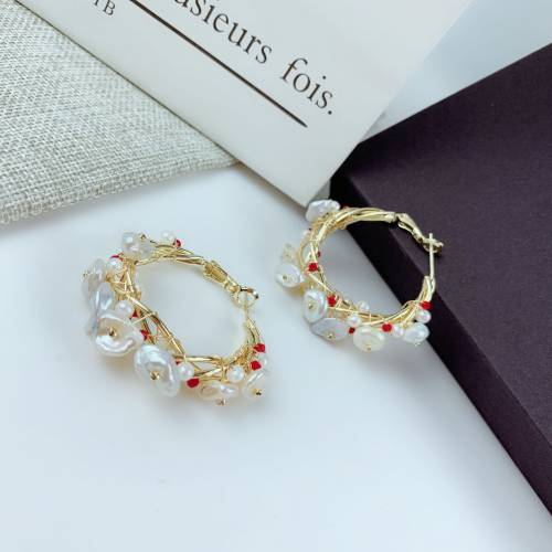 Fashion Baroque Natural Pearl Flower Small Gold Hoop Earrings for Women Luxury Earring Hoop 2019 Anneau Oreille Ronde Oorbellen
