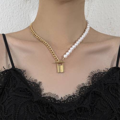 Fashion Girl Natural Pearl Sweater Chain Women Vintage Trend Contracted Lock Shape Pendant Collarbone Chain Jewelry Gift