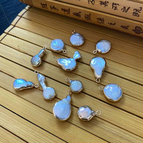 Natural Freshwater Pearl Irregular Shape Pendant Flat Round Jewelry Pendant Suitable for DIY Making Necklace Bracelet 3 Pieces
